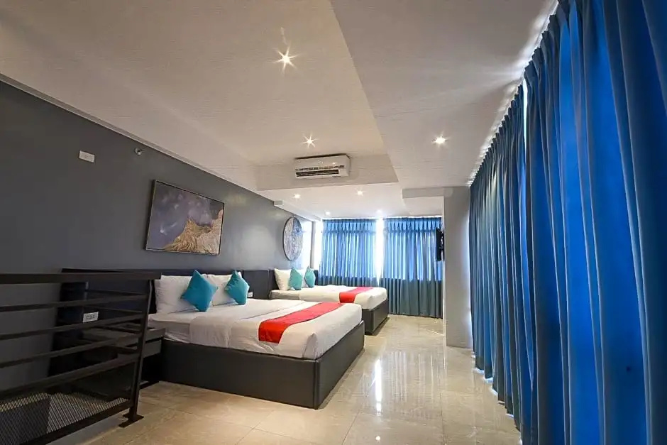 Superior Double room with city view (full double bed)