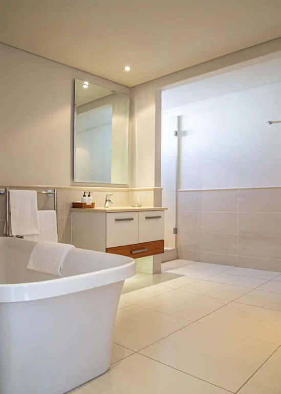 Marine Square Luxury Holiday Suites - Apartments - фото 9