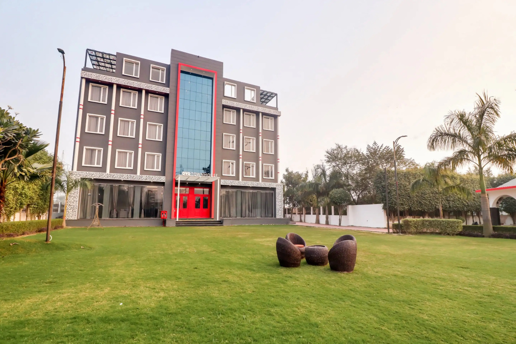 Super Townhouse Jashn