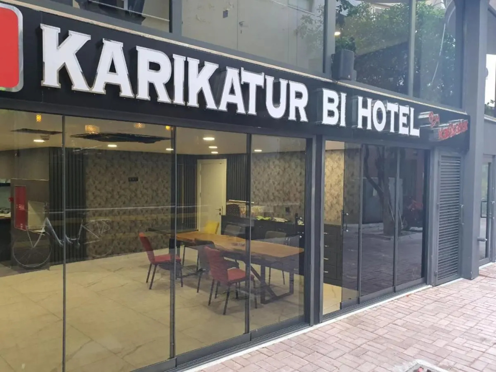 Karikatur Bi Hotel
