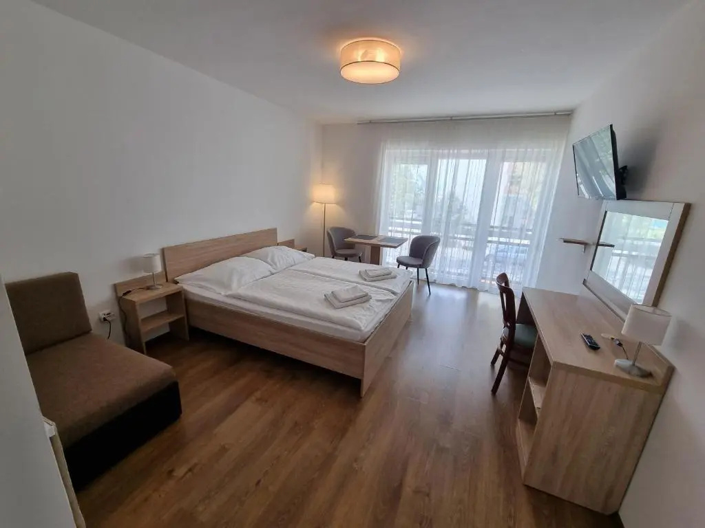 Standard Double room with street view (full double bed)