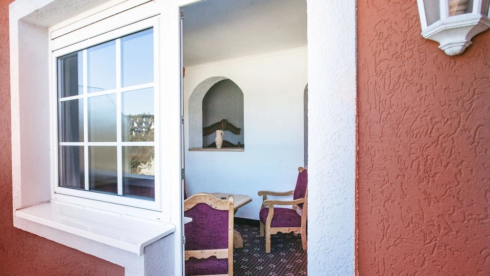 Deluxe Double room with balcony (full double bed)