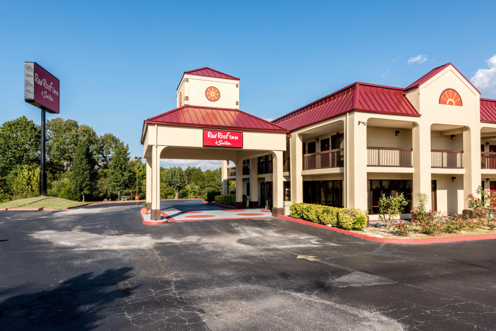 Red Roof Inn & Suites Clinton, TN