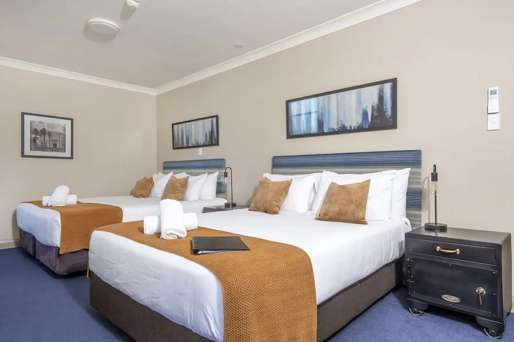 Double Suite (twin beds)