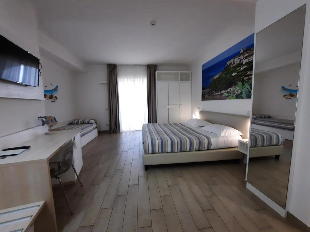 Est Hotel — 5