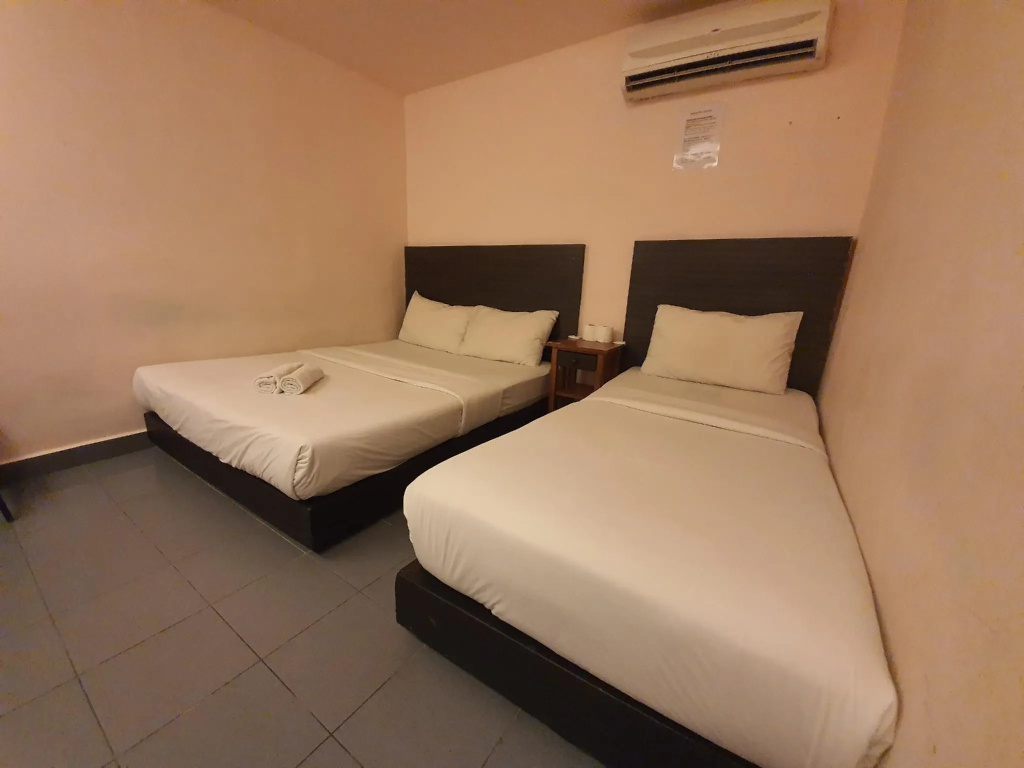 Standard Triple room