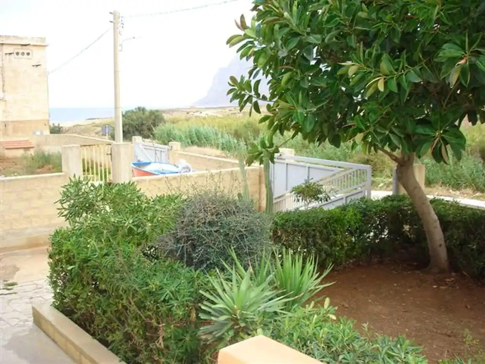 Apartment With 2 Bedrooms in Valderice, With Wonderful sea View and Enclosed Garden Near the Beach