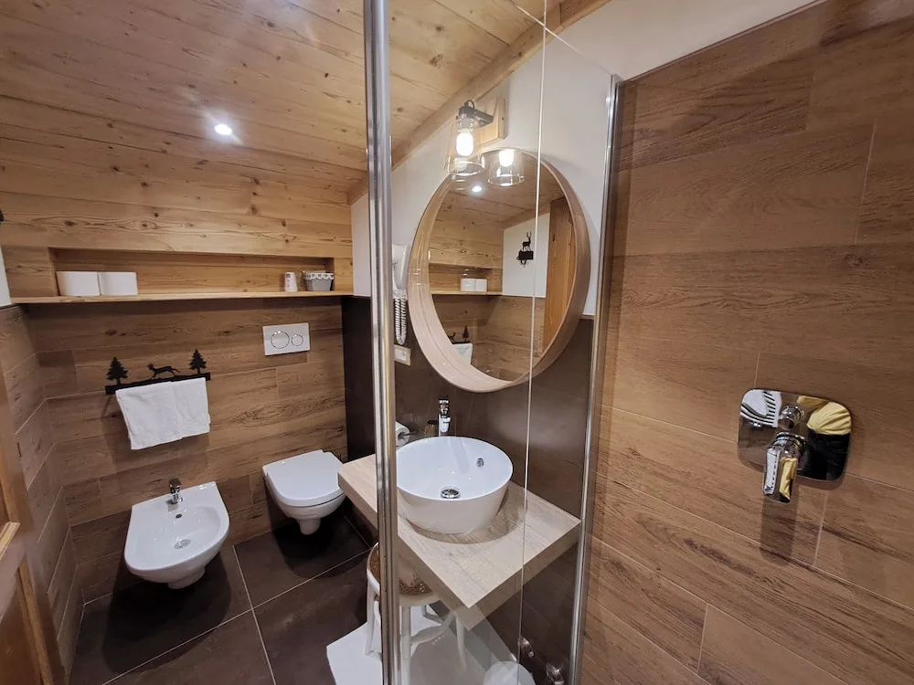 Standard Double room with balcony and with mountain view (full double bed)