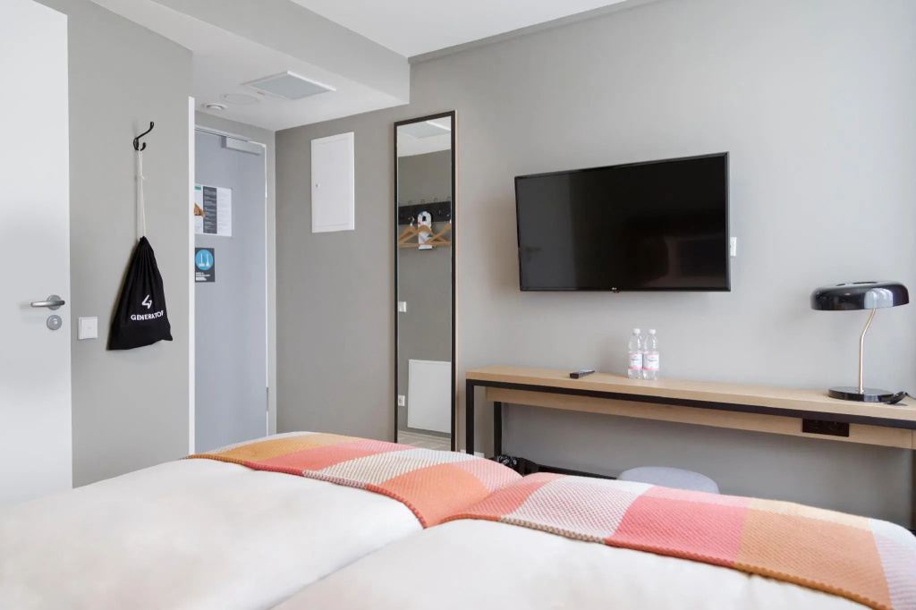 Deluxe Double room (full double bed)