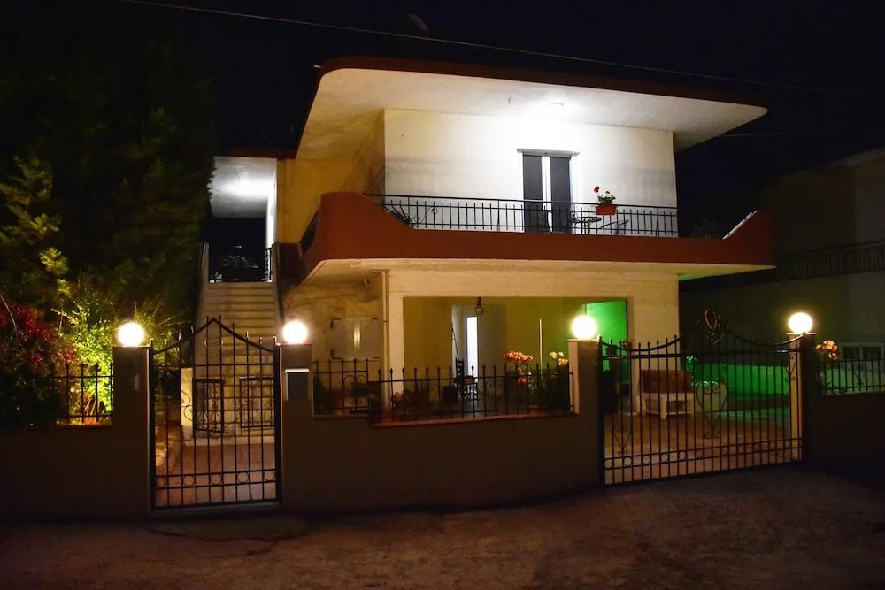 Agnoudas Guest House