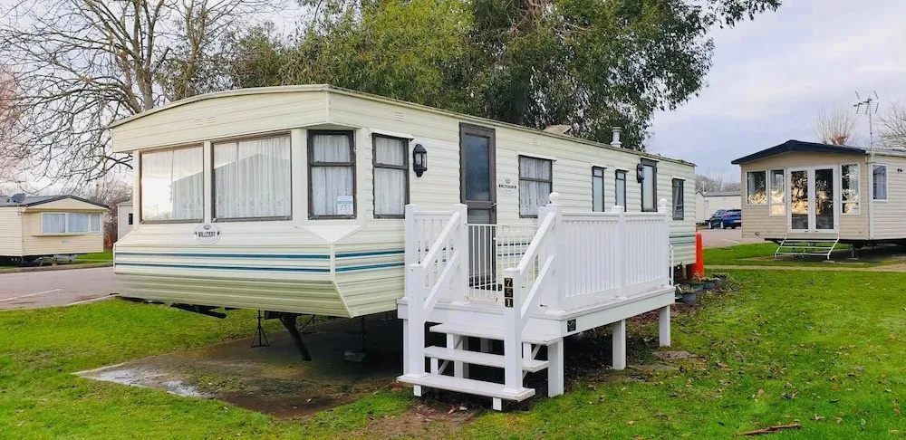 Static Caravan Sleeps 8 With Indoor Pool
