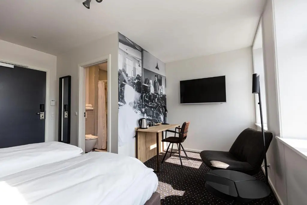 Standard Double room with view (full double bed)