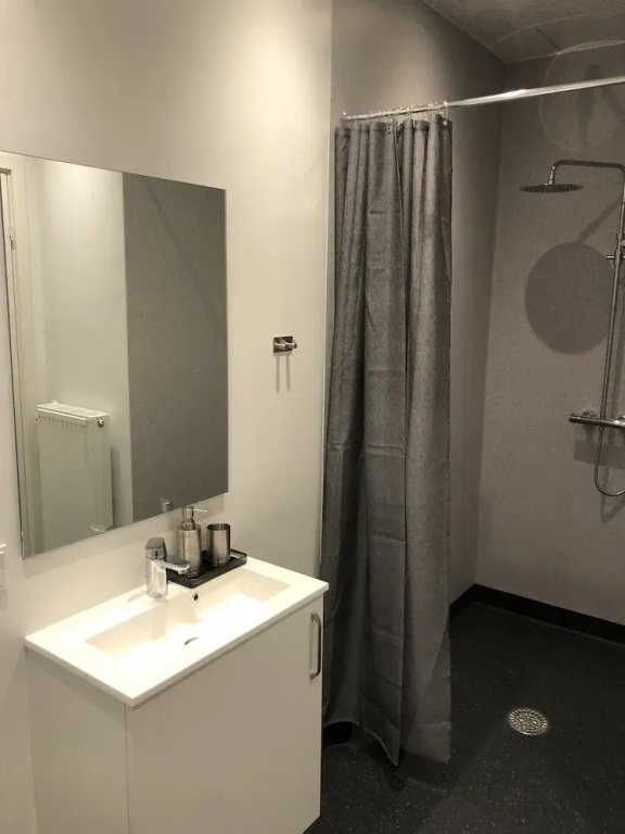Deluxe Double room (full double bed)