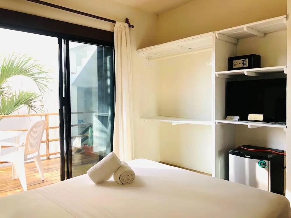 Deluxe Double room with balcony (full double bed)