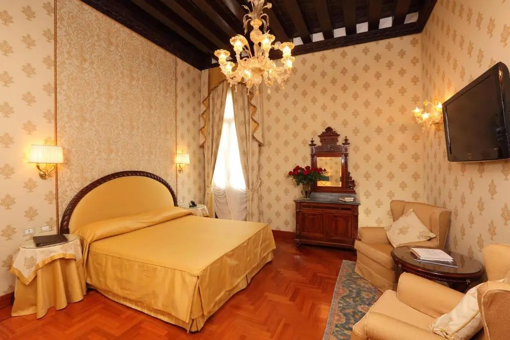 Superior Double room (full double bed)