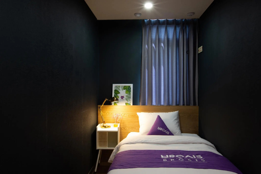 Economy room