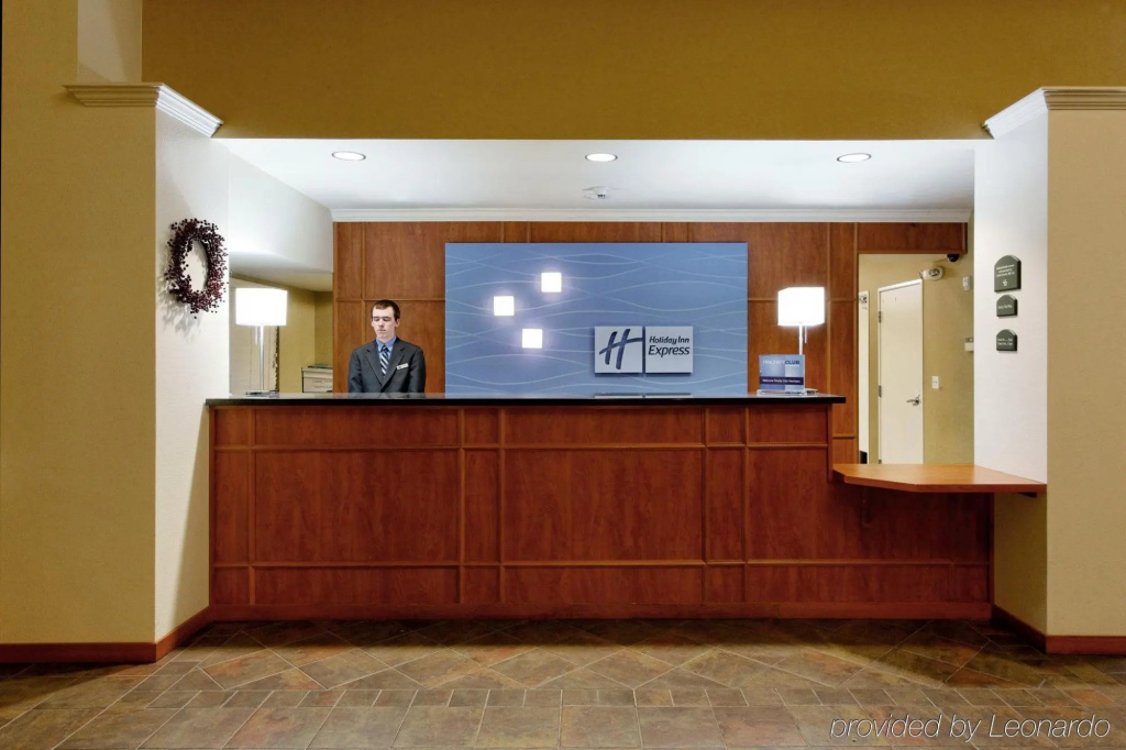 Lobby & Reception