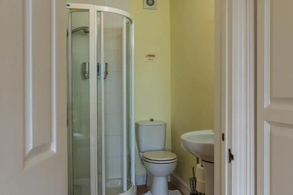 豪華水景雙人房，配有雙床