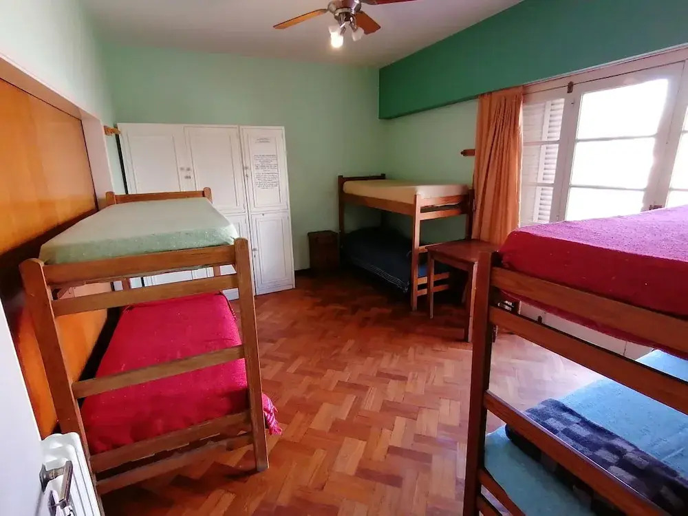 Кровать в общем номере в Alamo Hostel & Suites
