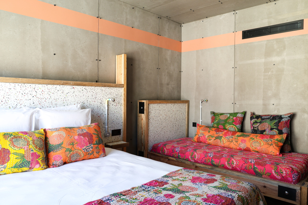 Hyper room