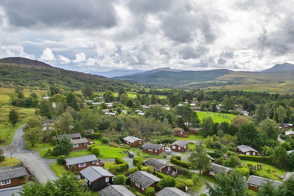 Log Cabin in Snowdonia Near Rhinog Mountains
