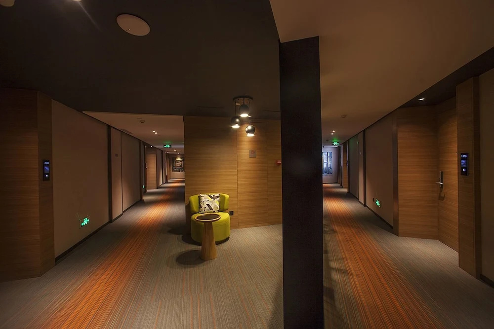 Lobby & Reception