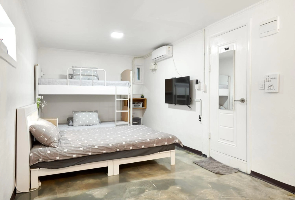 Jun Guesthouse Hongdae — 4