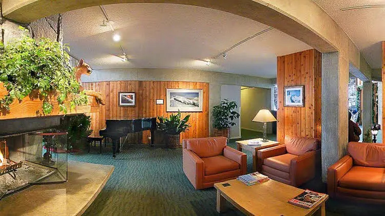 Lobby & Reception
