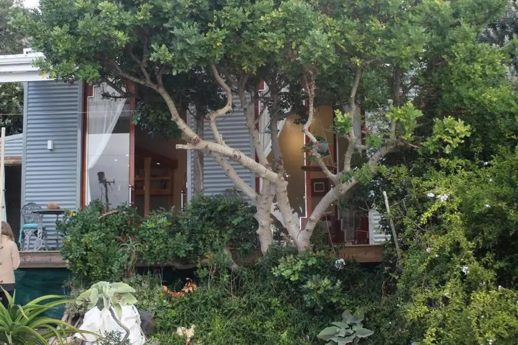 Quirky Eco-Friendly Artist Studio (Sea Views)