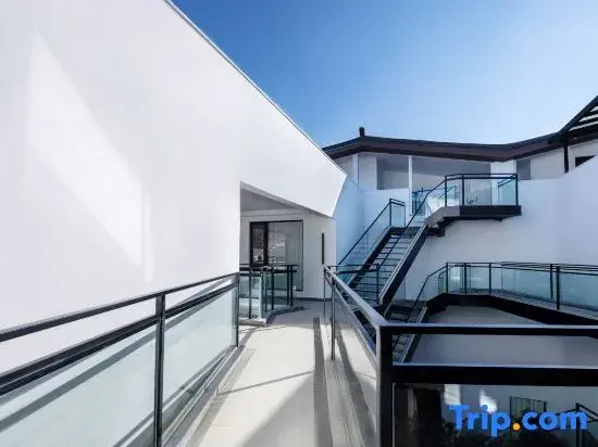 Yueshi · Yunyue Holiday Villa Designer Luxury Resort Hotel (Sunshine on Golden Mountain View Store)