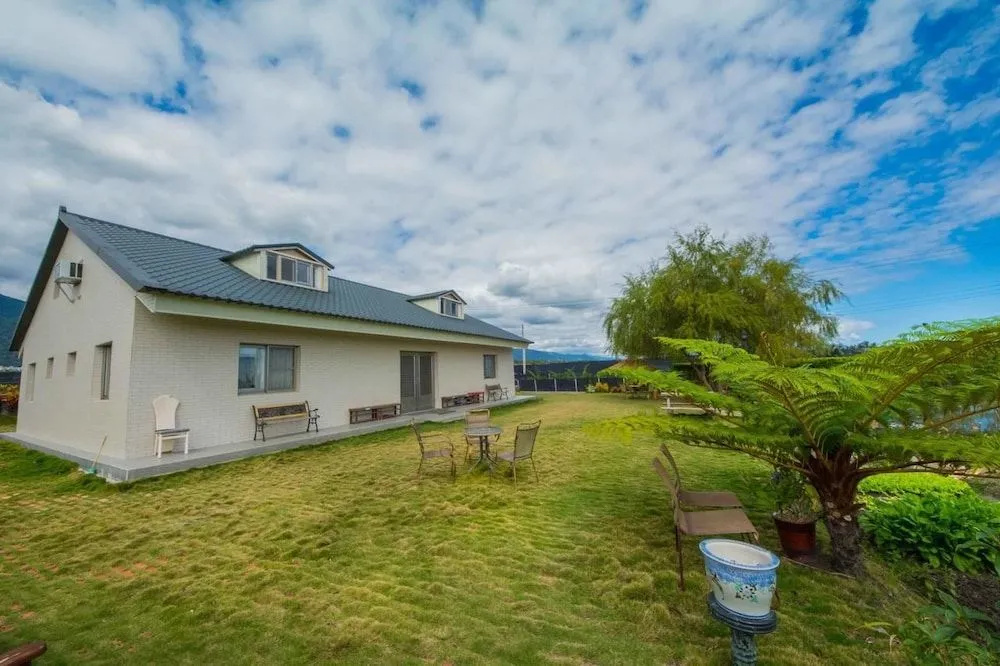 Red Crown Jacana B&B