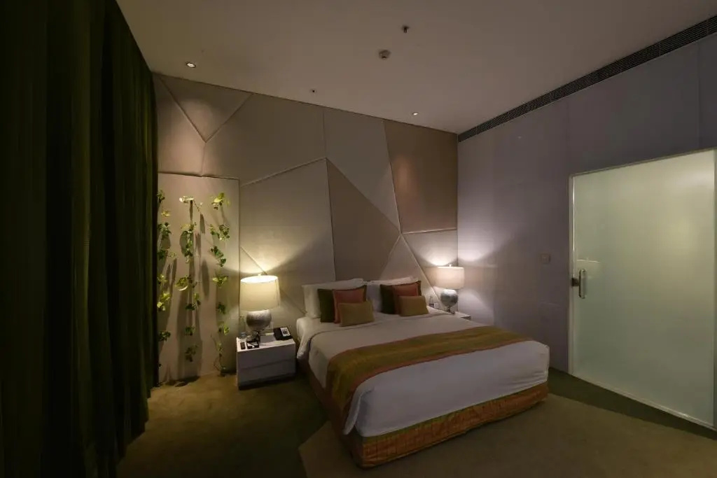 1 Bedroom Deluxe Double Suite with city view (full double bed) (king size bed)