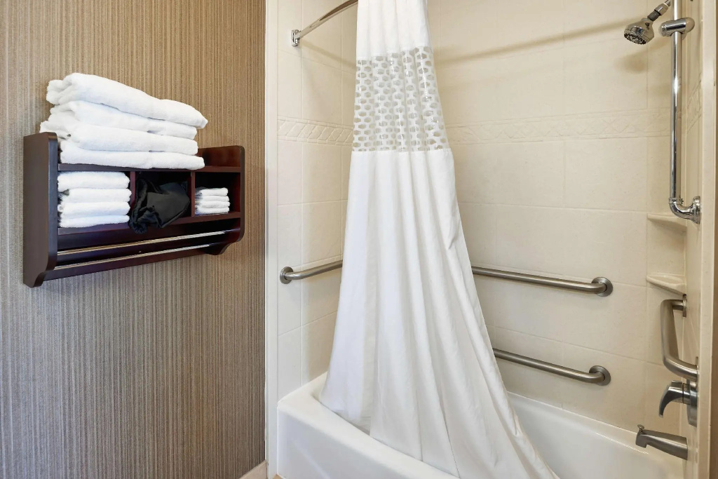 Double Suite (full double bed)