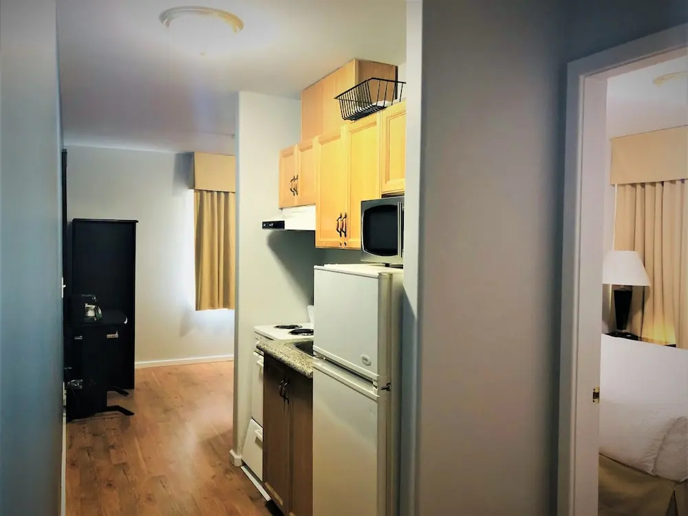 1 Bedroom Double Suite (full double bed)