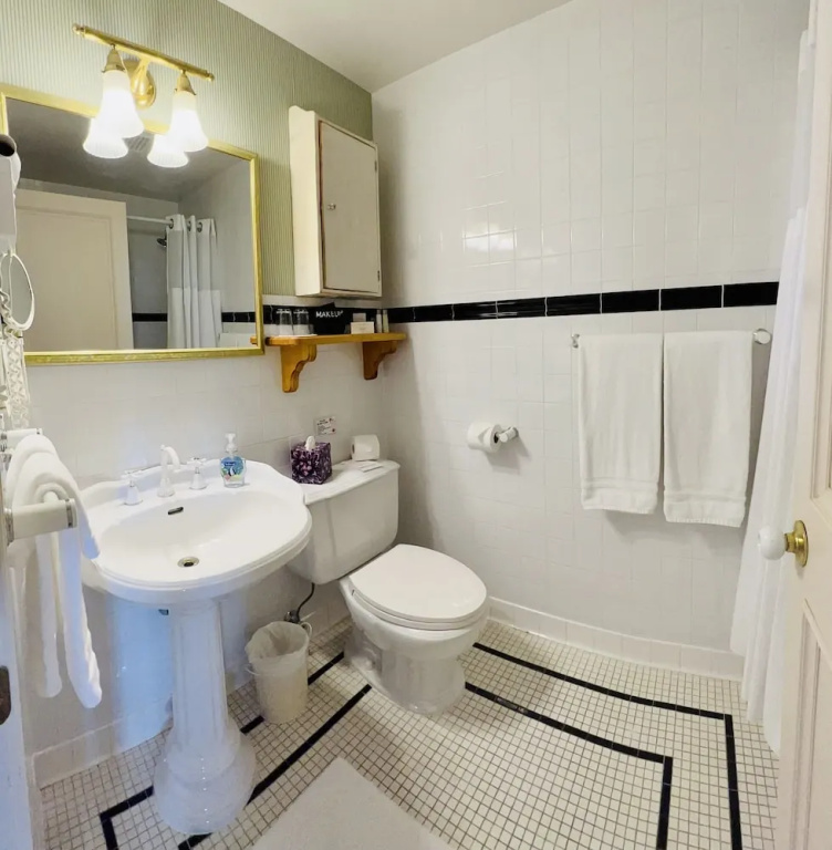 Standard Double room with harbour view (full double bed)