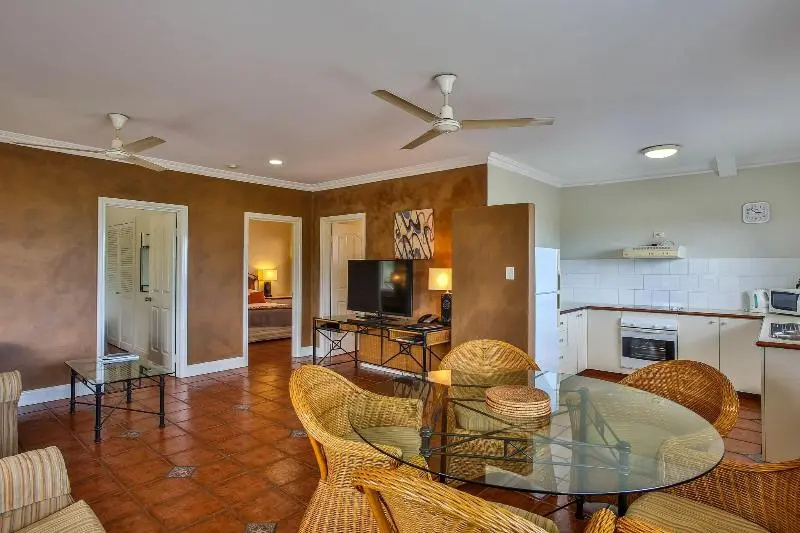 2 Bedrooms Apartment with garden view