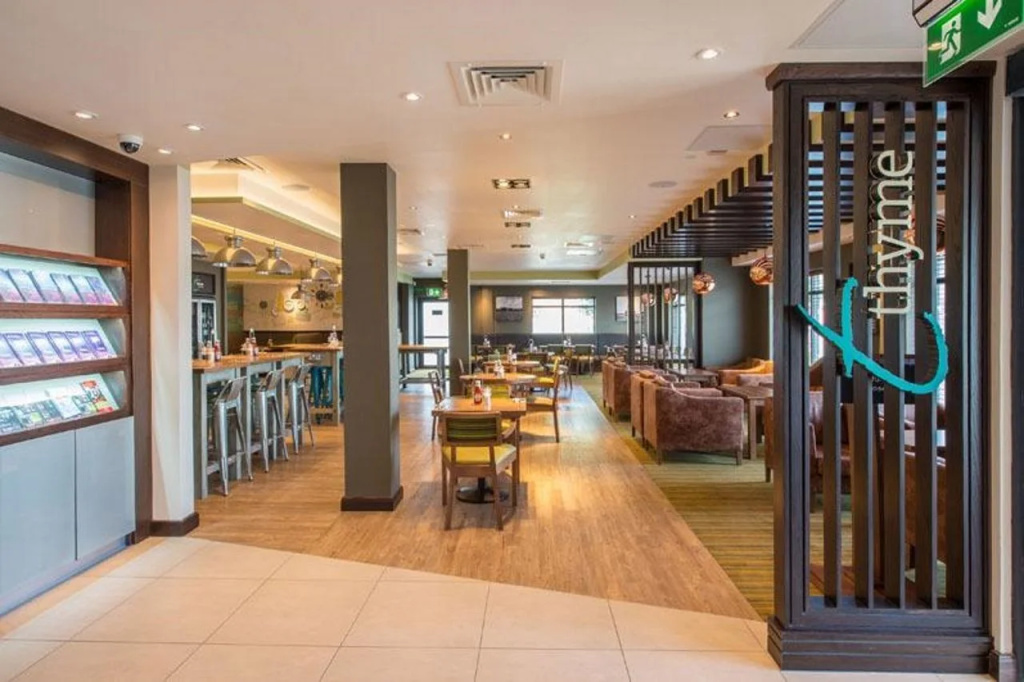 Lobby & Reception