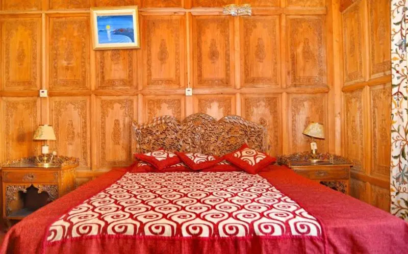 Classic Double room (full double bed)