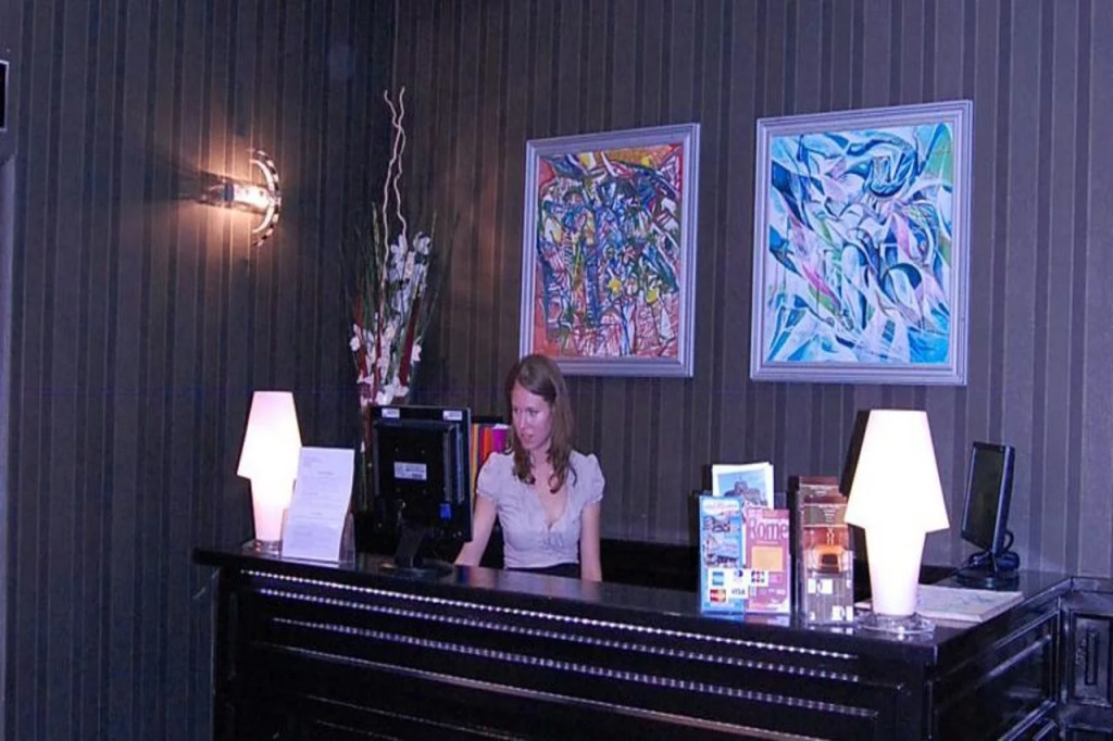 Lobby & Reception