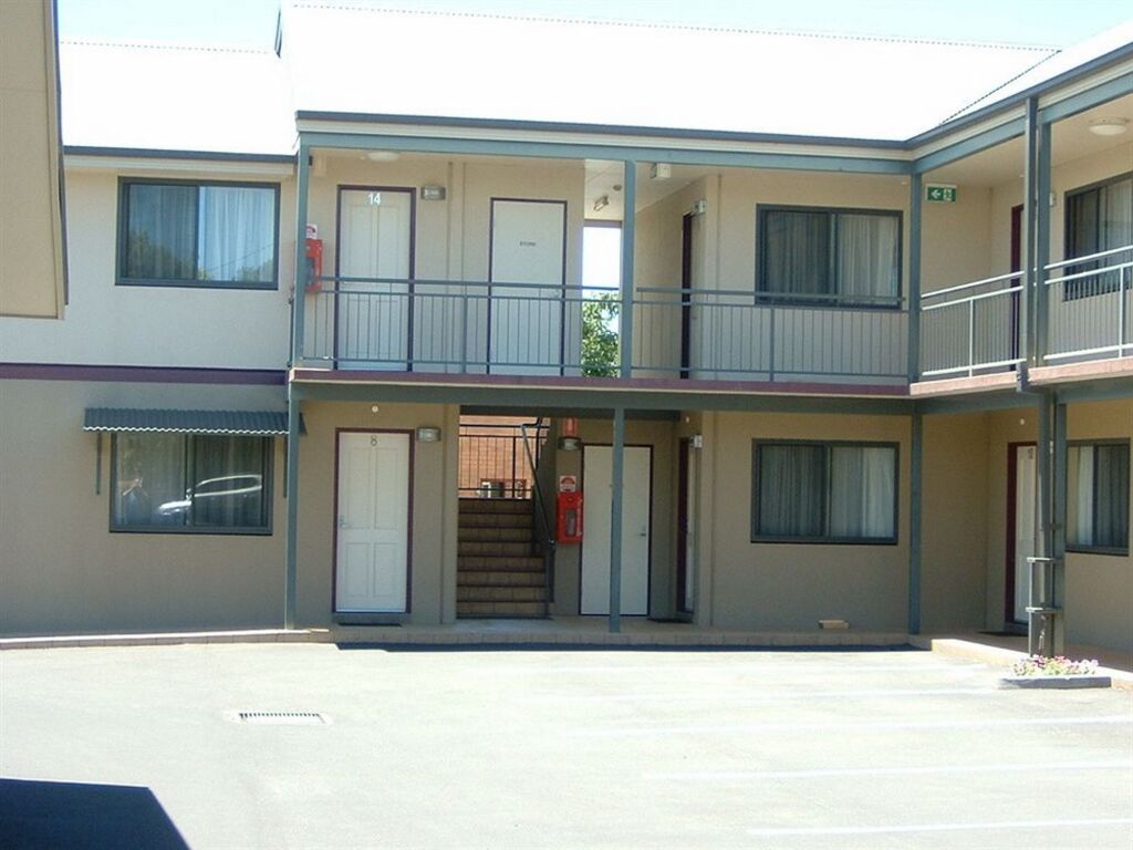 Armidale Pines Motel image