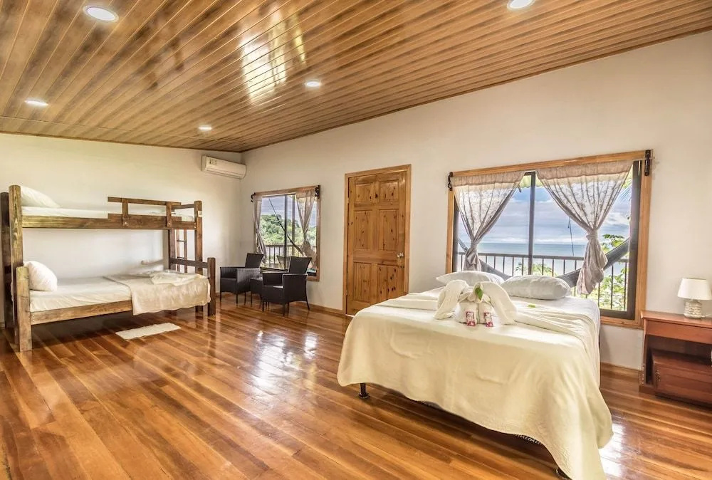 Cotingas Ocean View