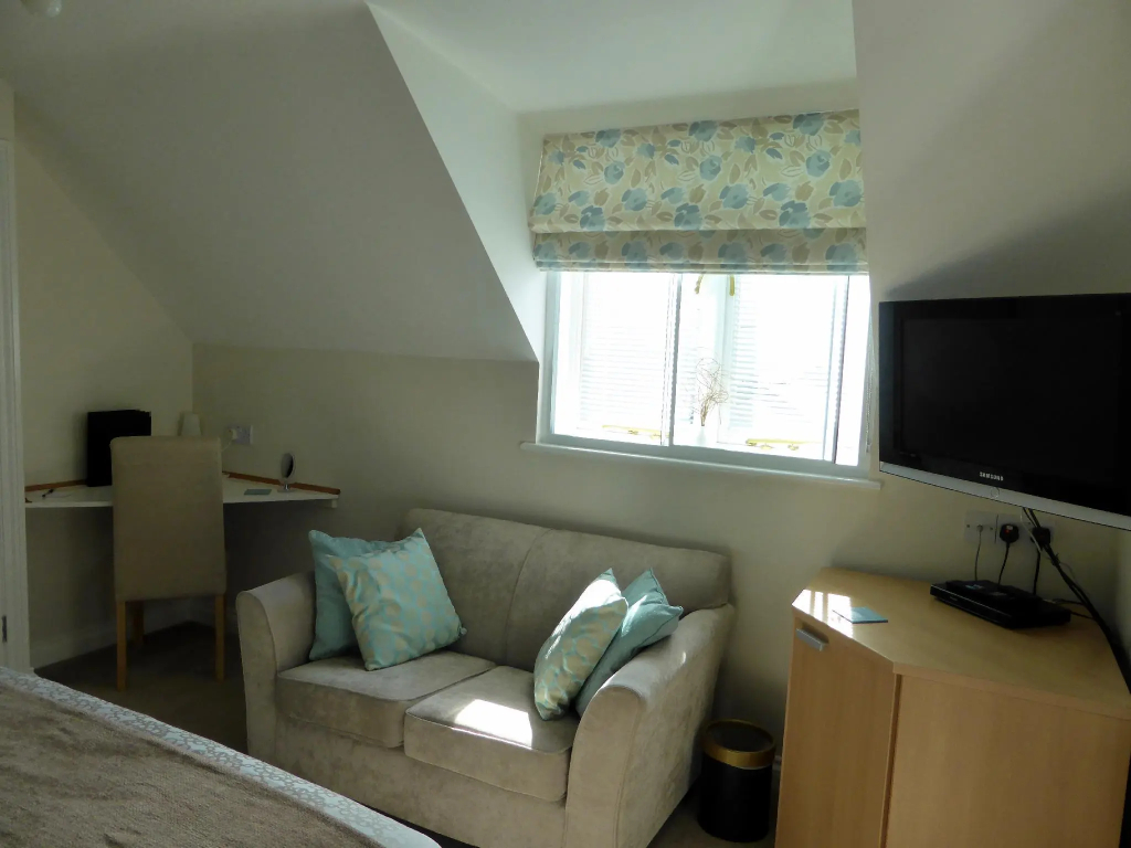 標準三人房，配大床