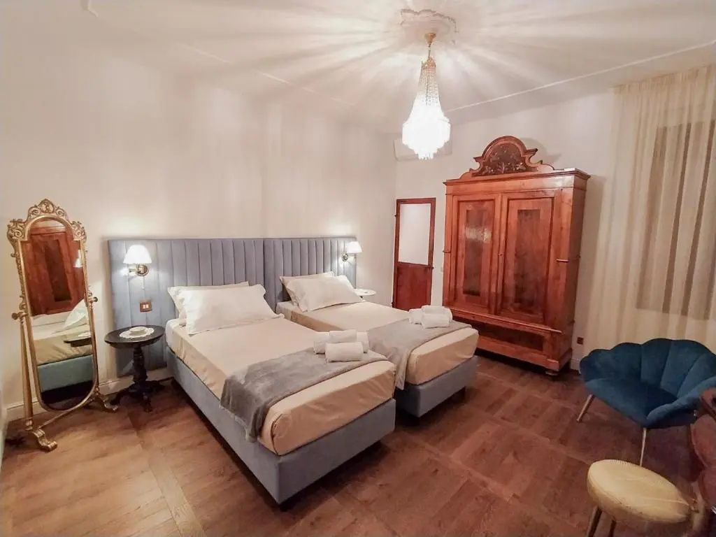 Deluxe Double room (full double bed)