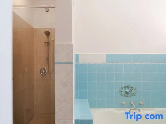 Entire Cozy 4BR with 2 Ensuites House Mt Waverley