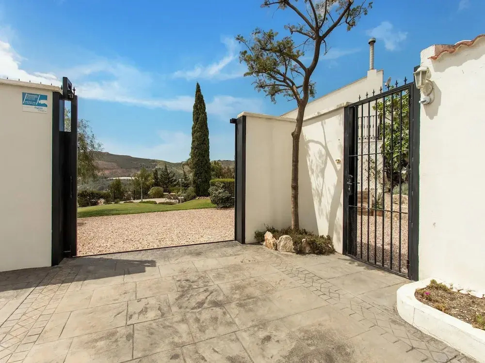 Villa in Granada With Sea Views & Pool