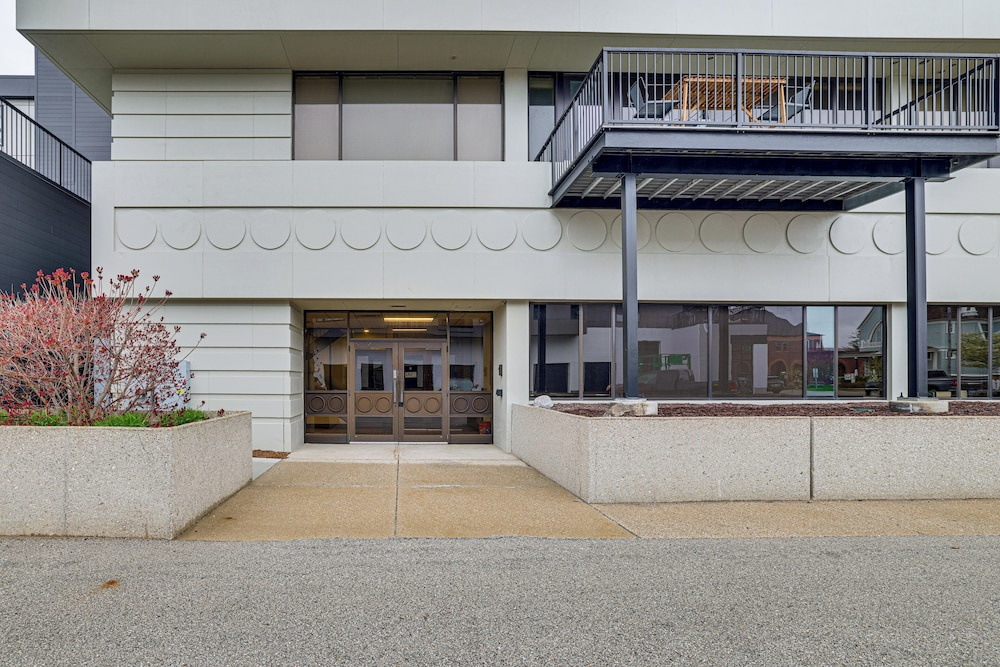 Downtown Grand Haven Condo - Walk to Boardwalk!