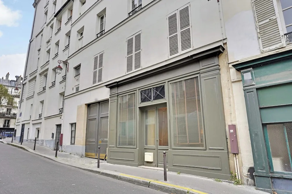 Historic Elegance in the Heart of Marais - 6p/2br