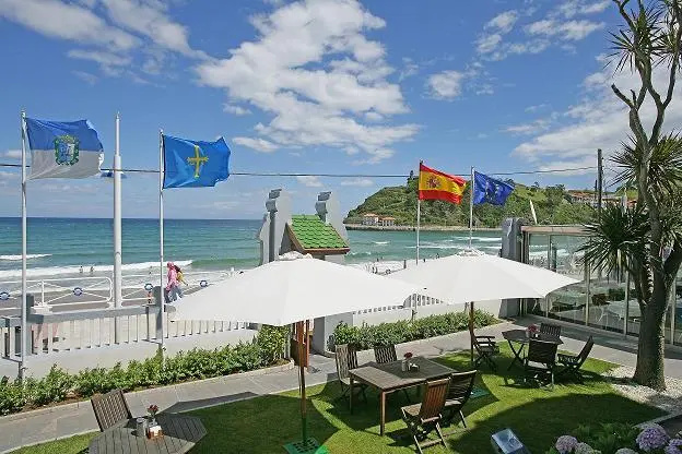 Beach & Waterfront
