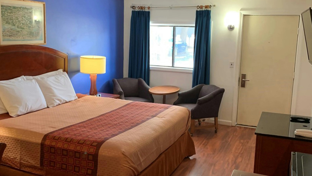 Hampton Motor Inn — 3