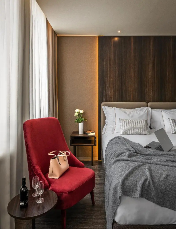 Standard Double room with city view (full double bed)